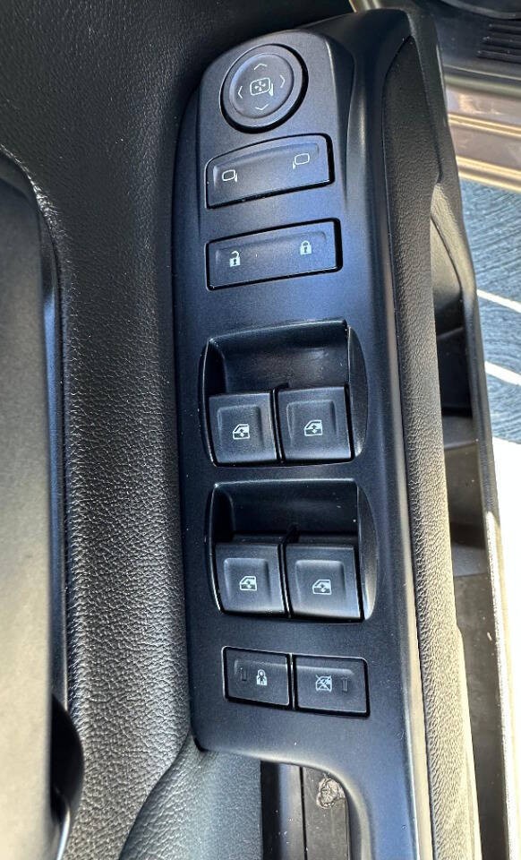 Chevrolet Silverado 1500 Vehicle Full-screen Gallery Image 16