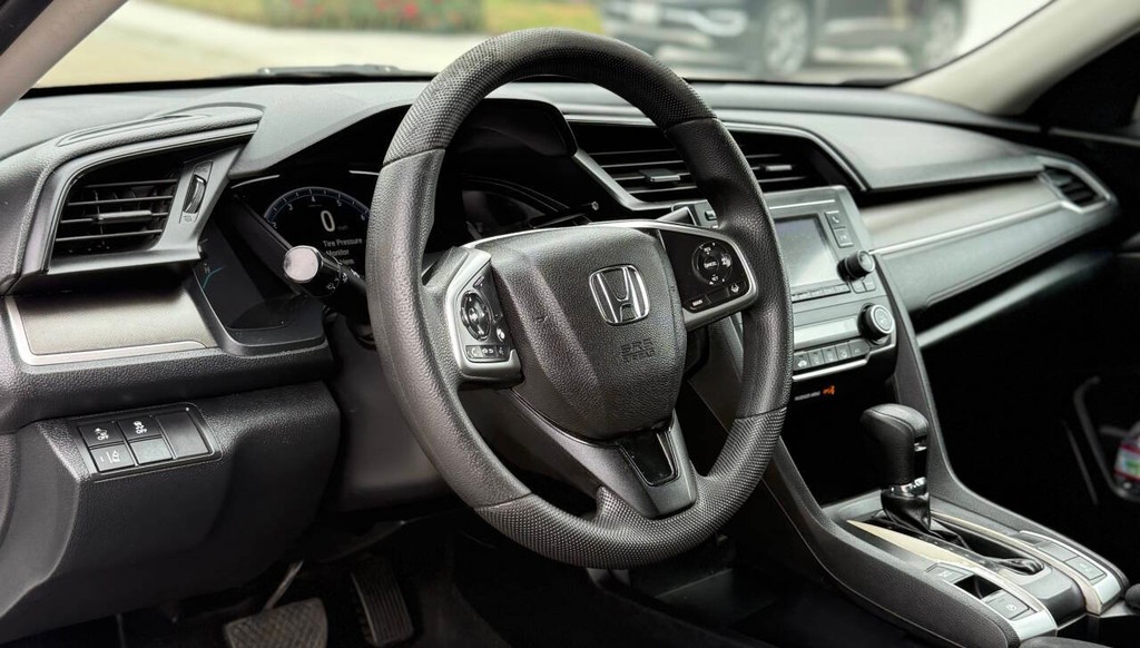 Honda Civic Vehicle Full-screen Gallery Image 07
