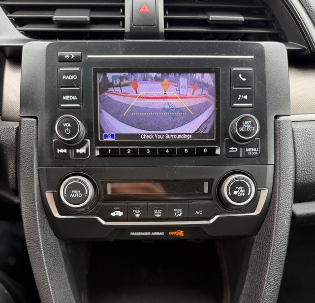 Honda Civic Vehicle Full-screen Gallery Image 09