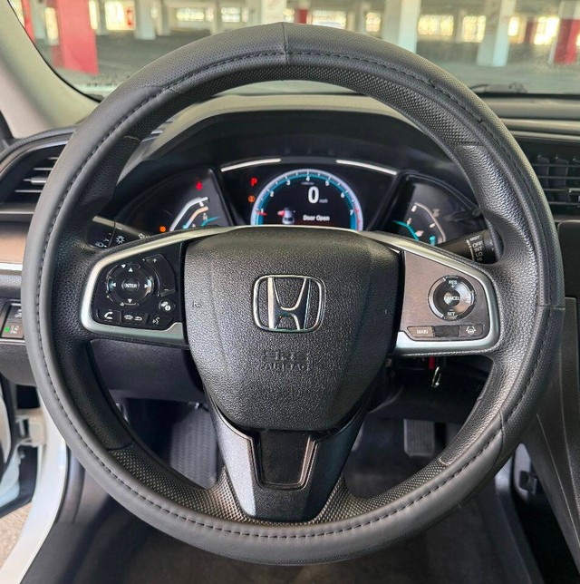 Honda Civic Vehicle Full-screen Gallery Image 14