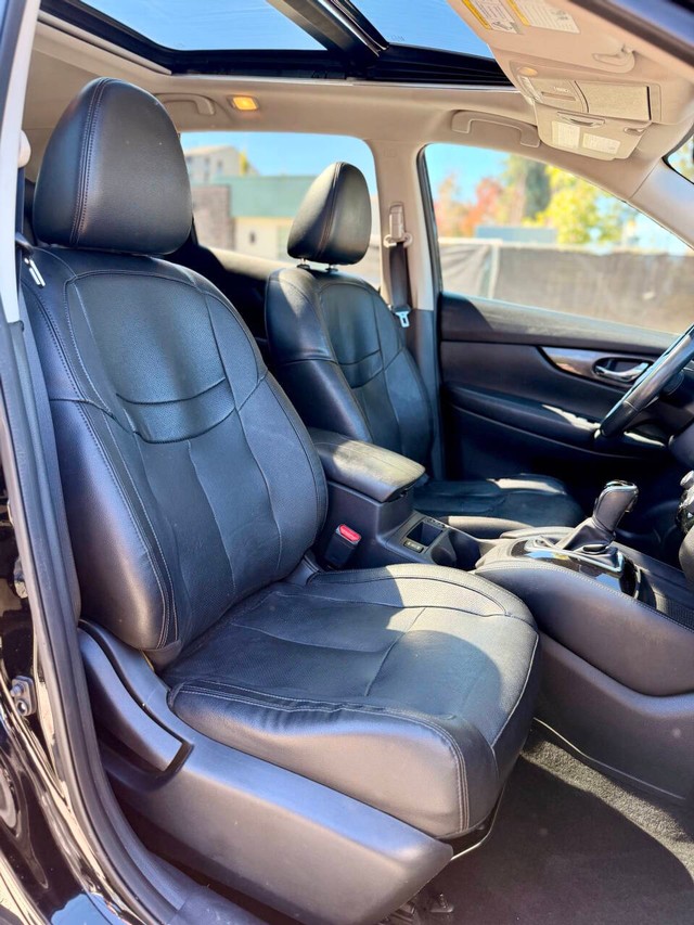 Nissan Rogue Vehicle Full-screen Gallery Image 10