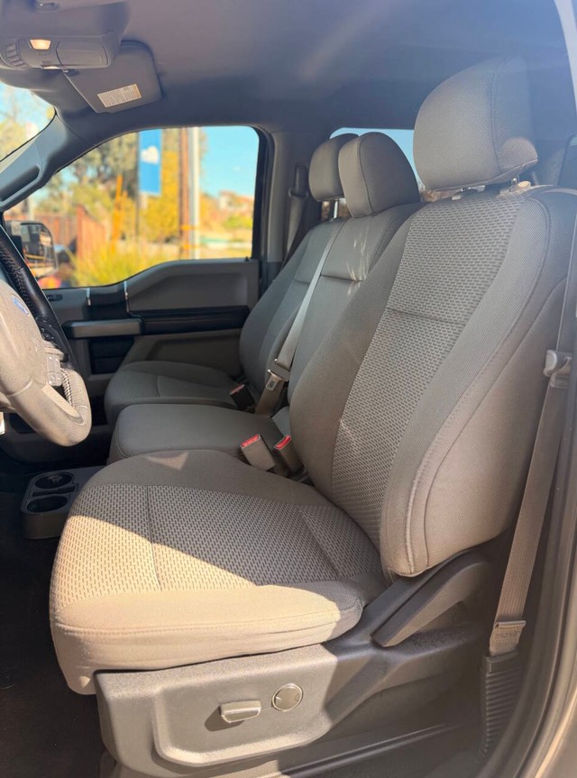 Ford F-150 Vehicle Full-screen Gallery Image 08