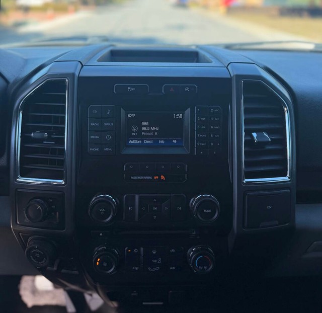 Ford F-150 Vehicle Full-screen Gallery Image 11