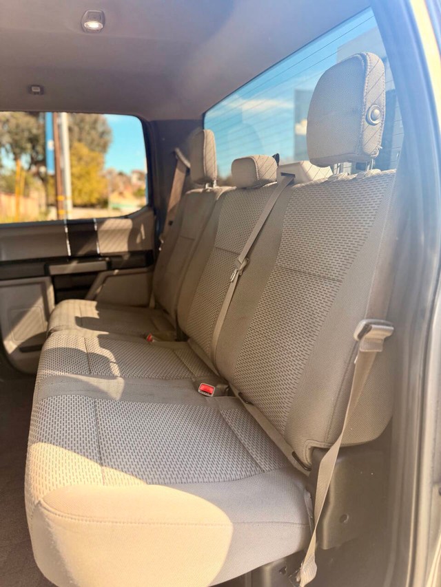 Ford F-150 Vehicle Full-screen Gallery Image 12