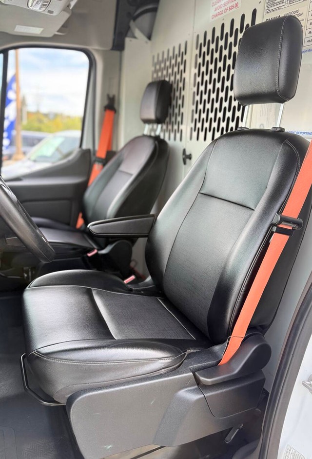 Ford Transit Cargo Van Vehicle Full-screen Gallery Image 10