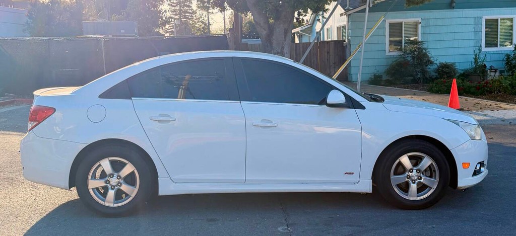 Chevrolet Cruze Vehicle Full-screen Gallery Image 05