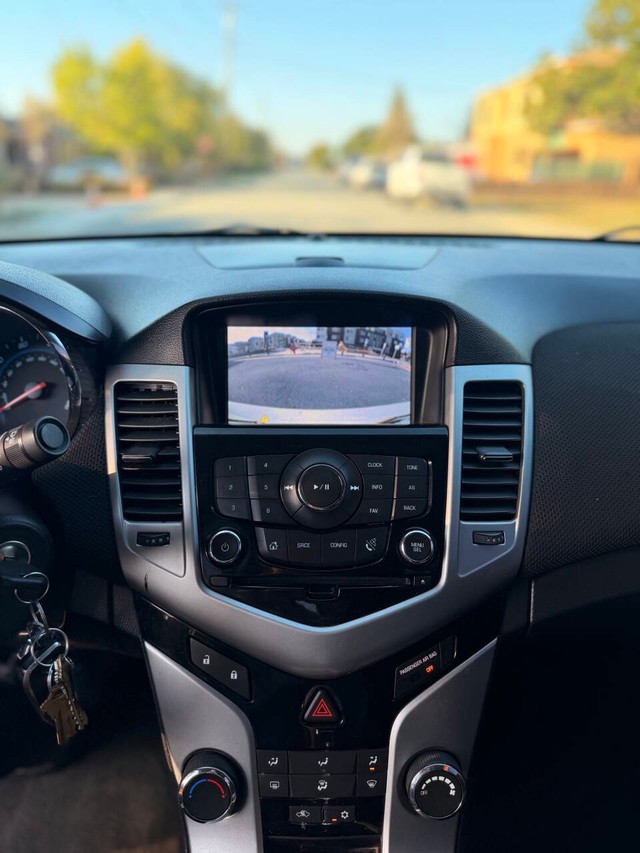 Chevrolet Cruze Vehicle Full-screen Gallery Image 09