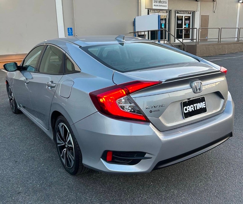 Honda Civic Sedan Vehicle Full-screen Gallery Image 03