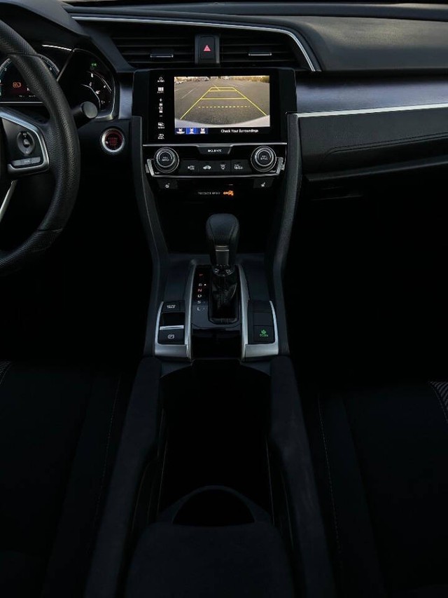 Honda Civic Sedan Vehicle Full-screen Gallery Image 11