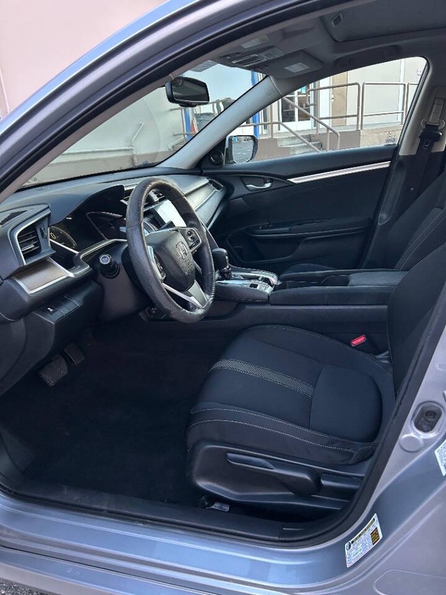 Honda Civic Sedan Vehicle Full-screen Gallery Image 12