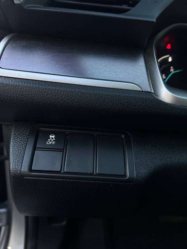 Honda Civic Sedan Vehicle Full-screen Gallery Image 16