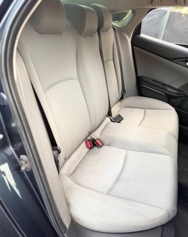 Honda Civic Sedan Vehicle Full-screen Gallery Image 12