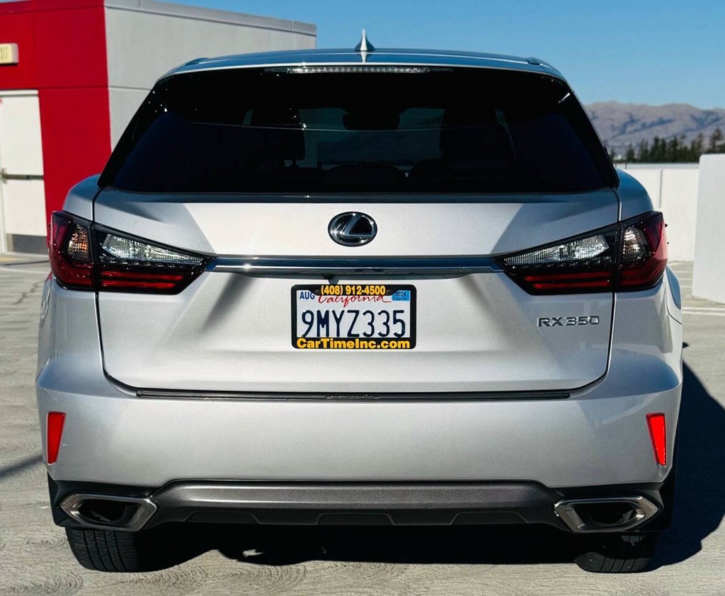 Lexus RX Vehicle Full-screen Gallery Image 08