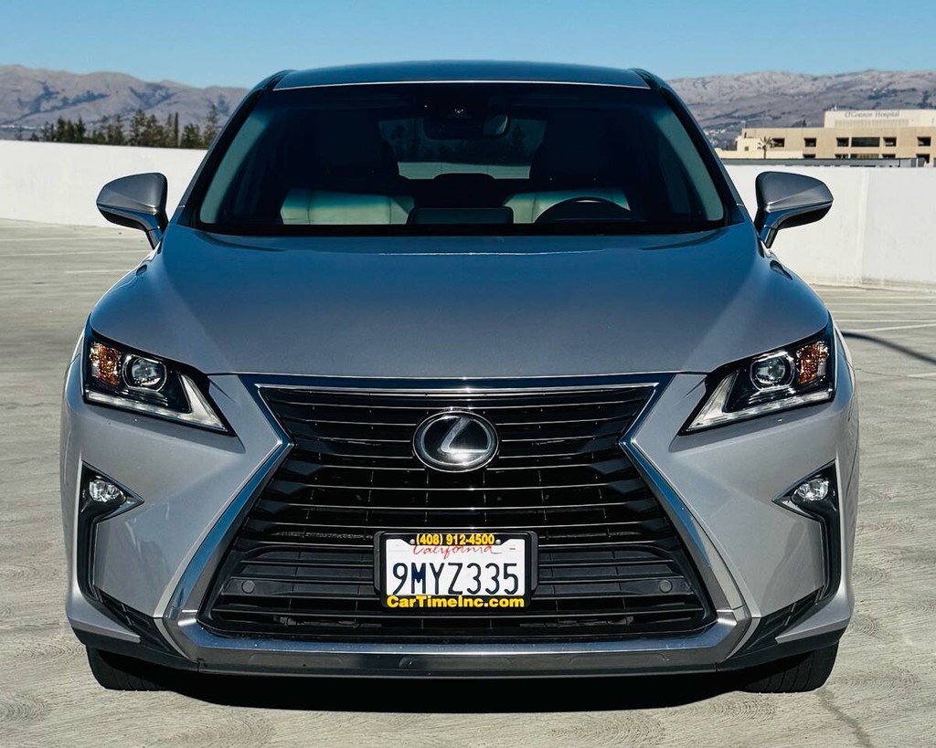 Lexus RX Vehicle Full-screen Gallery Image 10