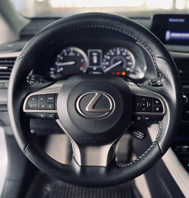 Lexus RX Vehicle Full-screen Gallery Image 12