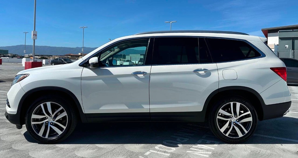 Honda Pilot Vehicle Full-screen Gallery Image 02