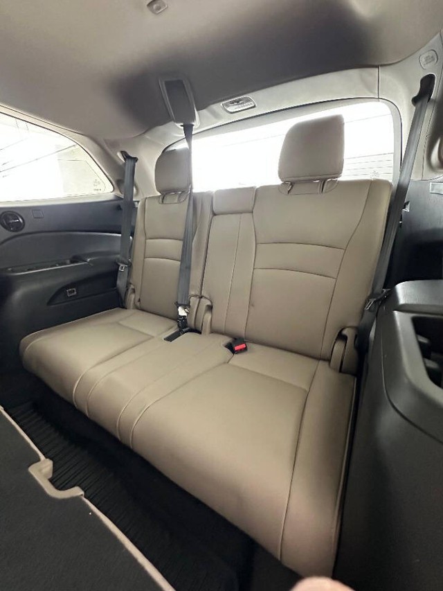 Honda Pilot Vehicle Full-screen Gallery Image 12