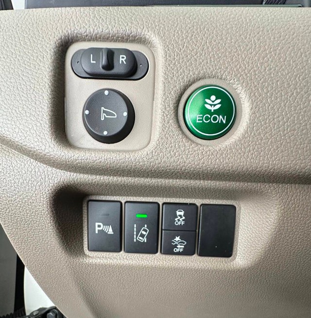 Honda Pilot Vehicle Full-screen Gallery Image 16