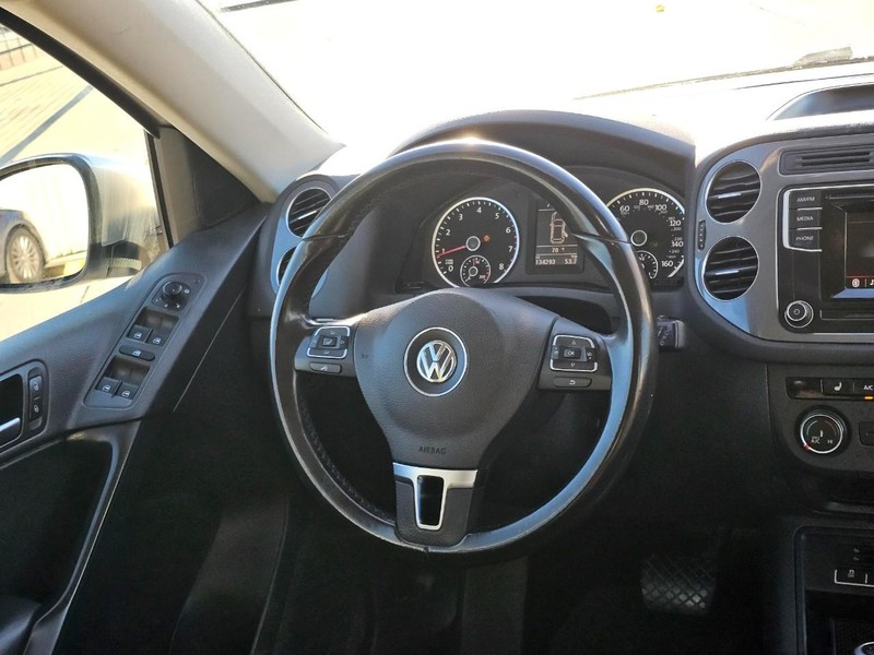 Volkswagen Tiguan Vehicle Image 16