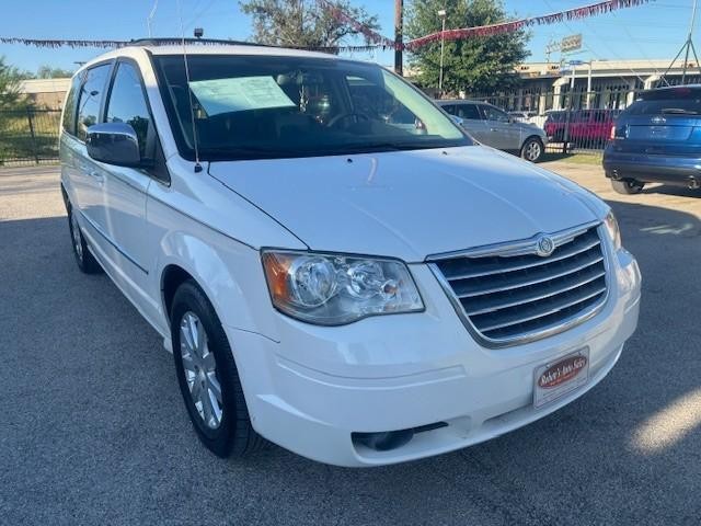 Chrysler Town & Country Vehicle Image 07