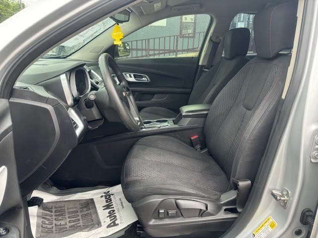 Chevrolet Equinox Vehicle Image 11