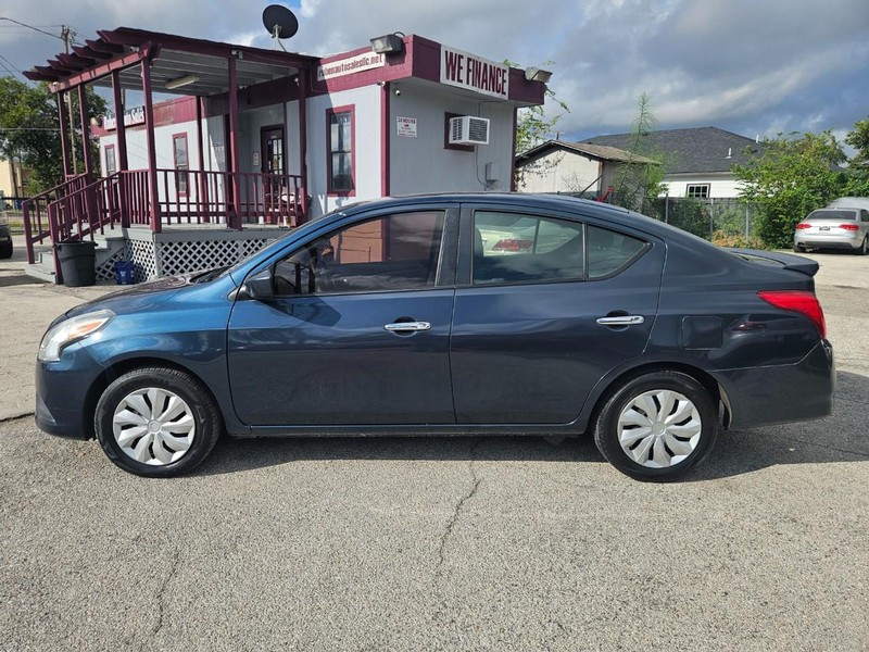 Nissan Versa Vehicle Image 02