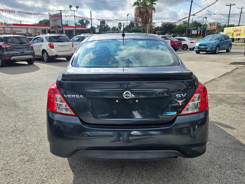 Nissan Versa Vehicle Image 04