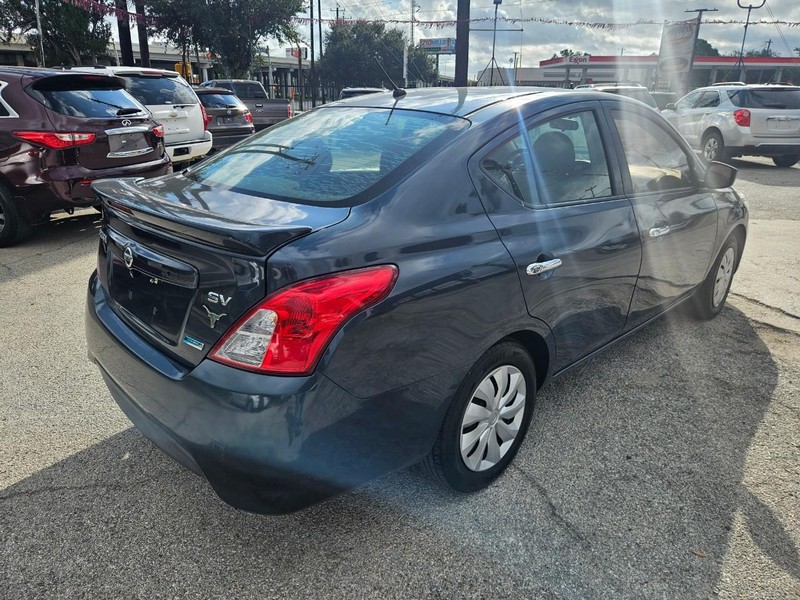 Nissan Versa Vehicle Image 05
