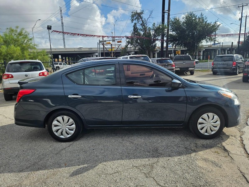 Nissan Versa Vehicle Image 06