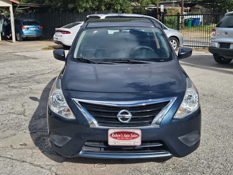 Nissan Versa Vehicle Image 08