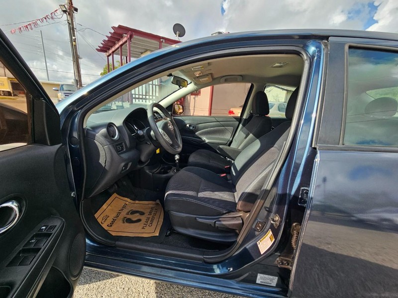 Nissan Versa Vehicle Image 09