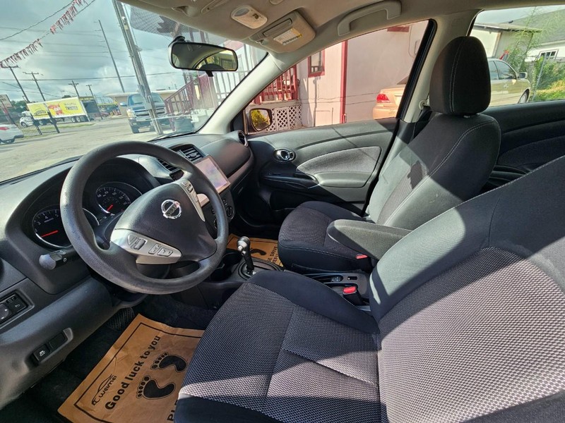Nissan Versa Vehicle Image 10