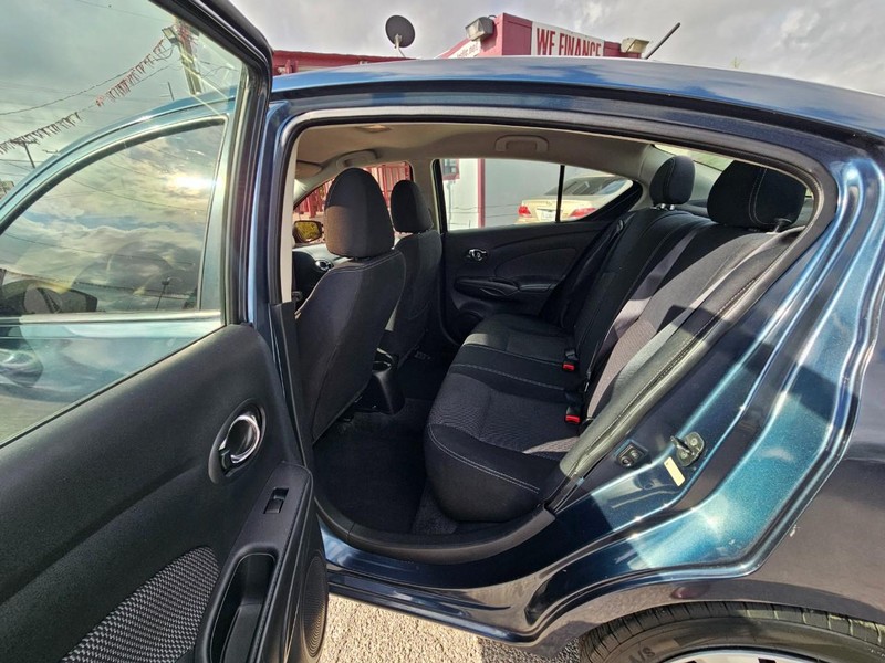 Nissan Versa Vehicle Image 11