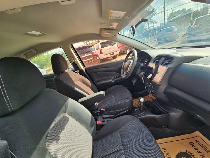 Nissan Versa Vehicle Image 14