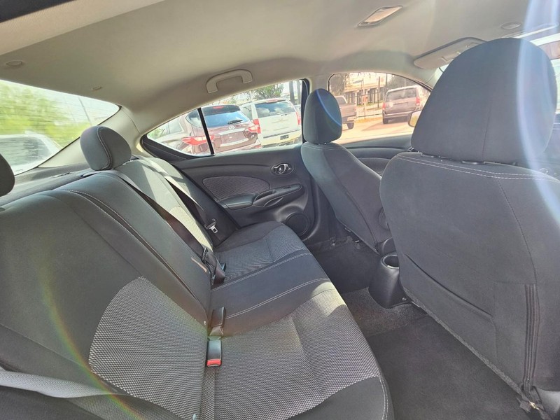 Nissan Versa Vehicle Image 16
