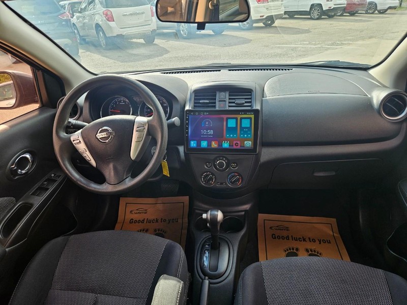 Nissan Versa Vehicle Image 17