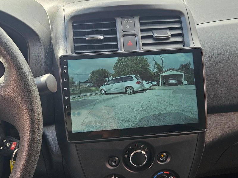 Nissan Versa Vehicle Image 18
