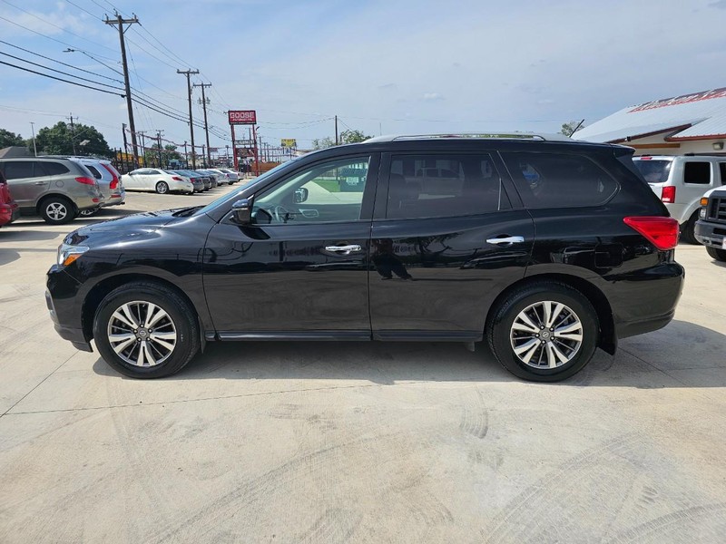 Nissan Pathfinder Vehicle Image 02