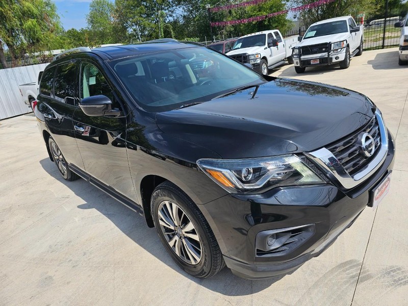 Nissan Pathfinder Vehicle Image 09