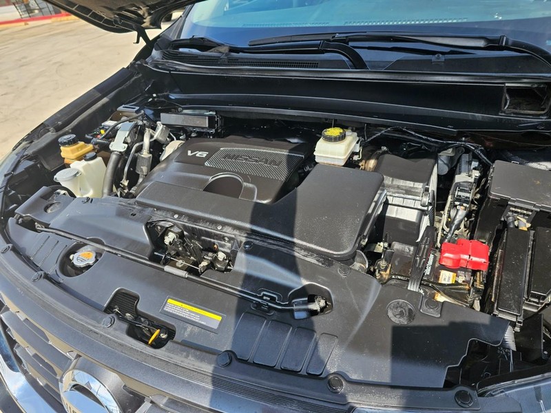 Nissan Pathfinder Vehicle Image 11