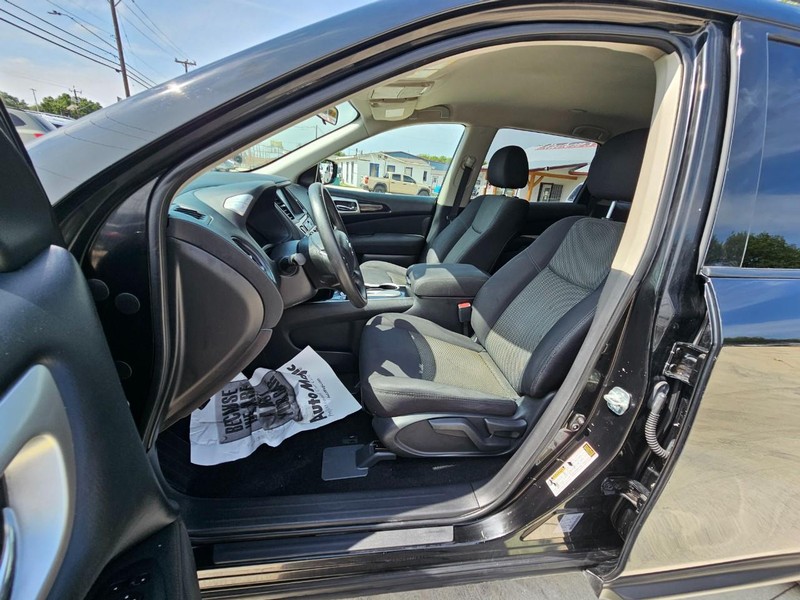 Nissan Pathfinder Vehicle Image 12