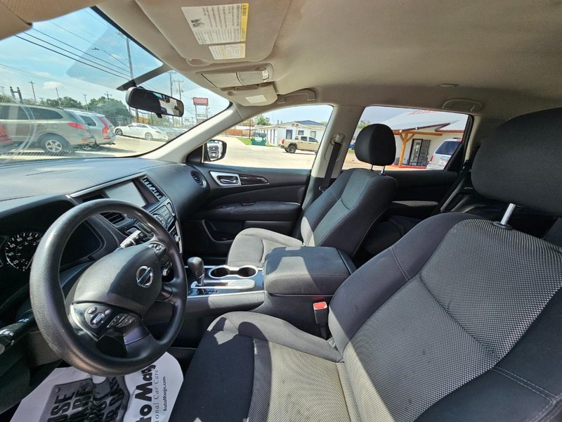 Nissan Pathfinder Vehicle Image 13