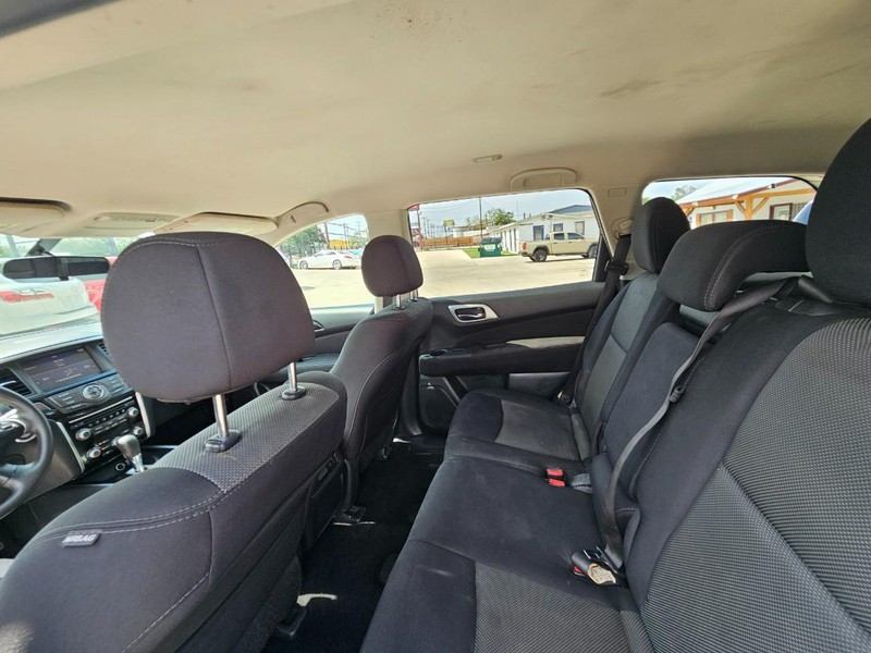Nissan Pathfinder Vehicle Image 15