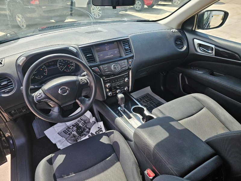 Nissan Pathfinder Vehicle Image 16