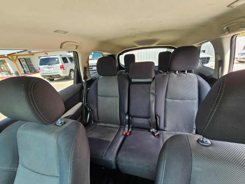 Nissan Pathfinder Vehicle Image 17