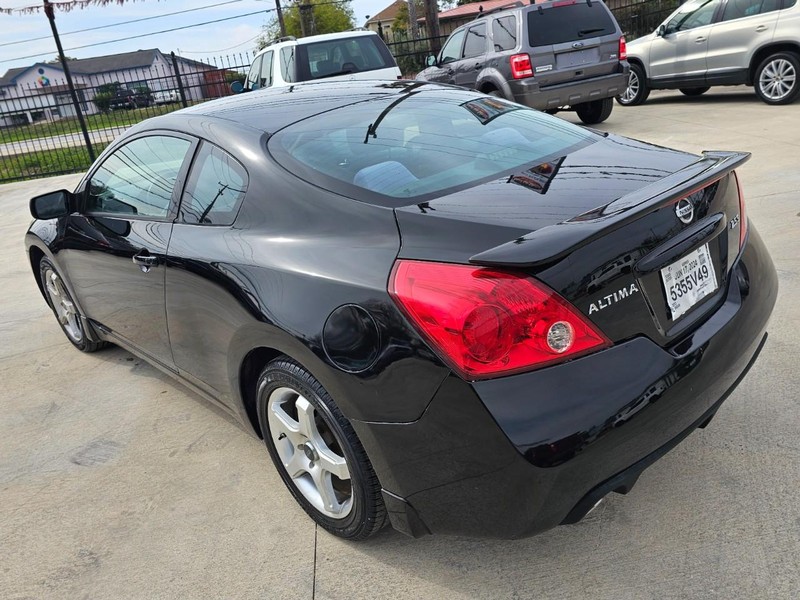 Nissan Altima Vehicle Image 03