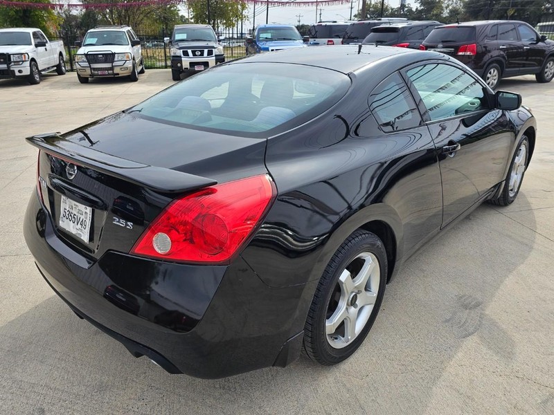 Nissan Altima Vehicle Image 05