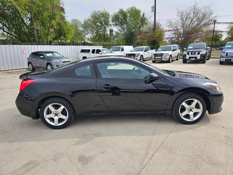 Nissan Altima Vehicle Image 06