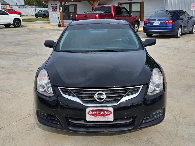 Nissan Altima Vehicle Image 08