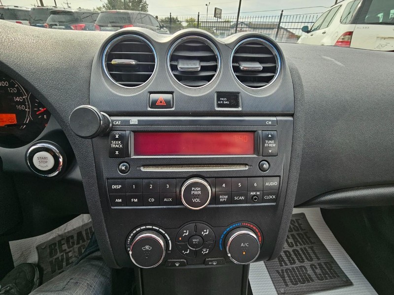 Nissan Altima Vehicle Image 14